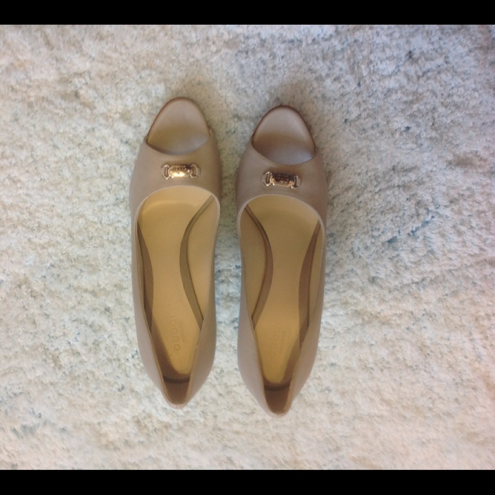 Gucci open tow pumps